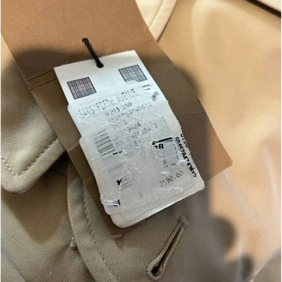 Women's Burberry, England Chelsea trench coat size 8 made in England. NWT. - Picture 11 of 16